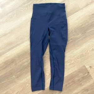 Lululemon size 4 navy blue cropped leggings